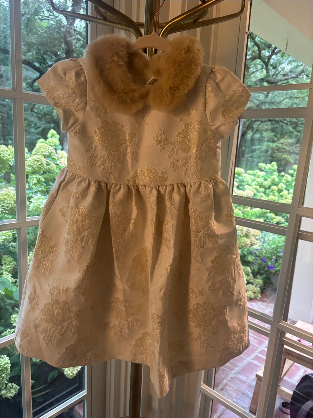 Janie and Jack - Girls' Cream Floral Brocade Dress with Faux Fur Collar- Size 4.